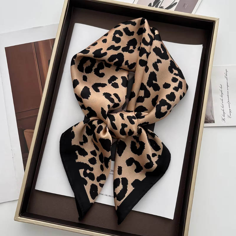 Luxury Leopard Print Female Sa - огляд і ціна Ascot Neck Scarf