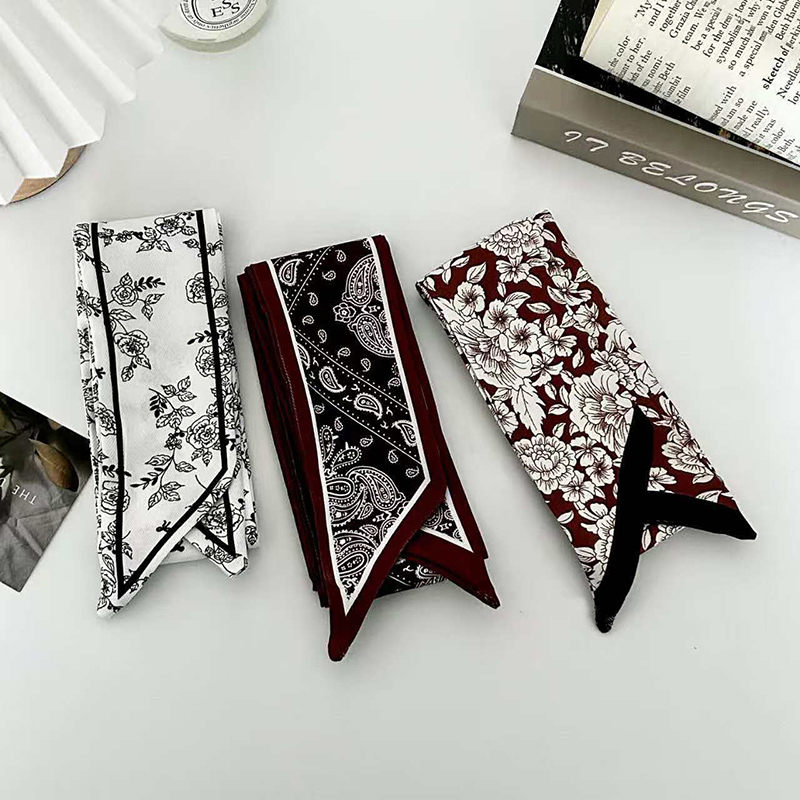 Luxury Fashion Woman Skinny Si - огляд і ціна Ascot Neck Scarf